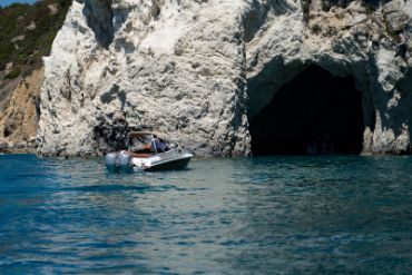 shipwreck blue caves cruise